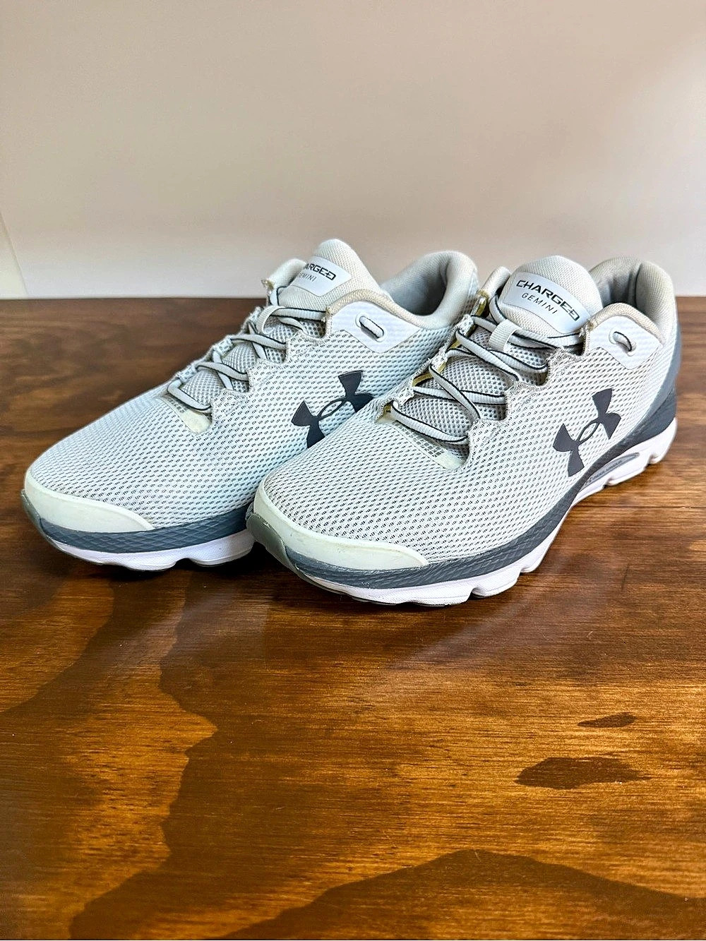 Under Armour Charged Gemini Running Shoes US 10 Gray & White Sneakers